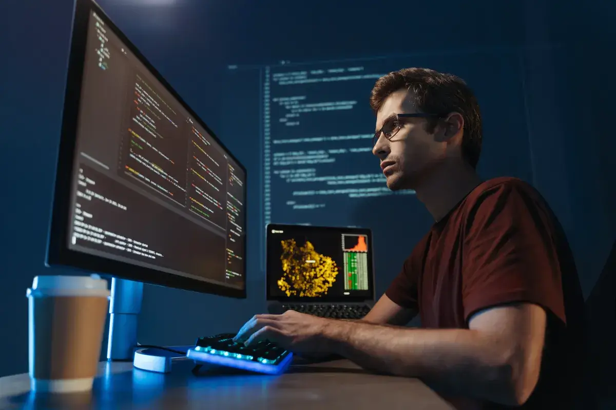 it-developer-using-computer